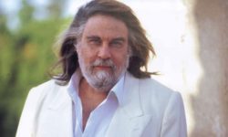 Compozitorul grec Vangelis a încetat din viaţă la 79 de ani