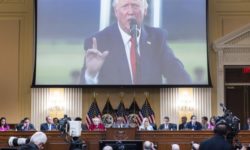 Ancheta parlamentară privind asaltul asupra Capitoliului: Trump condamnă o ”parodie de justiţie”