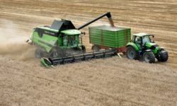 Olt: Fermierii au început recoltarea cerealelor; producţia medie, uşor mai scăzută faţă de 2021