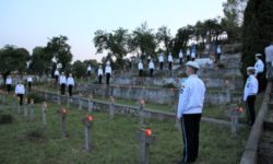 Procesiune militar-religioasă în memoria eroilor la Alba Iulia; candele aprinse la fiecare mormânt din Cimitirul Eroilor
