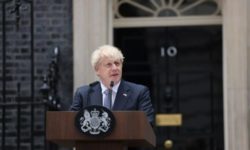 Boris Johnson demisionează din funcţia de premier