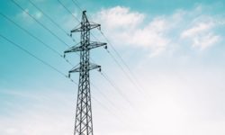 Ucraina a început să exporte energie electrică spre UE, prin România (Zelenski)