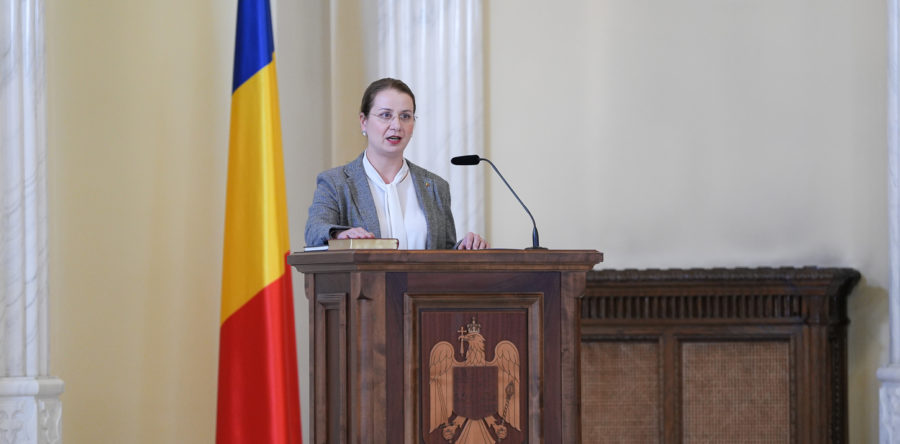 VIDEO Noul ministru al Educaţiei, Ligia Deca, a depus jurământul de învestitură la Palatul Cotroceni