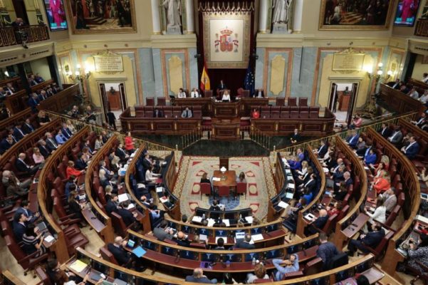 Spania: Parlamentul a adoptat o lege emblematică de reabilitare a victimelor franchismului