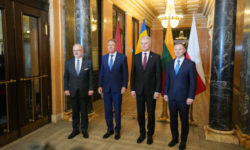 Preşedintele Iohannis – a doua zi a vizitei în Lituania; participă la un simpozion internaţional şi la un summit dedicat întăririi Flancului Estic