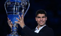 Tenis: Carlos Alcaraz a primit trofeul rezervat numărului unu mondial la final de an