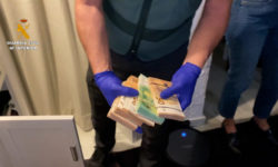 Autorităţile spaniole au destructurat o reţea acuzată că ascundea canabis într-un fals convoi umanitar pentru Ucraina