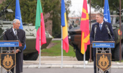 VIDEO Iohannis: Contingentul militar portughez aflat la Caracal are o contribuţie importantă la întărirea apărării şi securităţii României