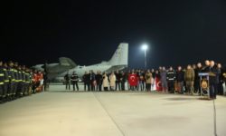 VIDEO MApN: O parte din salvatorii români trimişi în Turcia s-au întors în ţară, cu două aeronave militare