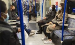 Spania ridică obligativitatea purtării măştii în mijloacele de transport în comun