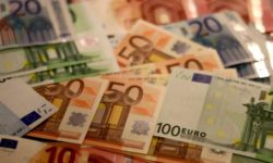 Spania vrea să obţină şase miliarde de euro din taxele impuse companiilor energetice şi băncilor