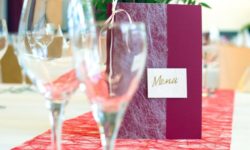 Meniurile restaurantelor trebuie să conţină detalii despre ingrediente, valori nutriţionale şi E-uri, din 15 martie