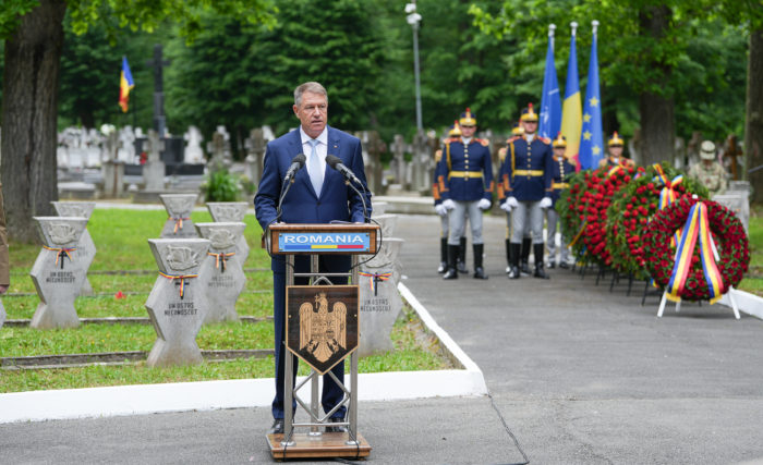 Iohannis: Avem responsabilitatea de a acţiona ferm pentru apărarea valorilor în care credem