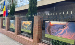 Ambasada României la Madrid găzduiește expoziția în aer liber „România sălbatică”