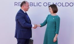 Bogdan Aurescu, decorat de preşedintele Republicii Moldova