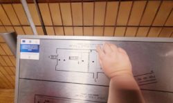 Staţia de metrou Piaţa Iancului, prima staţie accesibilizată cu benzi speciale şi panouri de semnalistică Braille