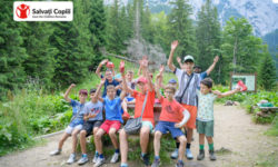 Salvaţi Copiii: Tabere estivale pentru 1.000 de copii ai căror părinţi sunt plecaţi la muncă în străinătate