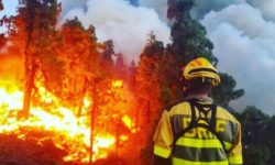 VIDEO Spania: Mii de persoane evacuate în timp ce pompierii luptă pentru a ţine sub control incendiul din La Palma