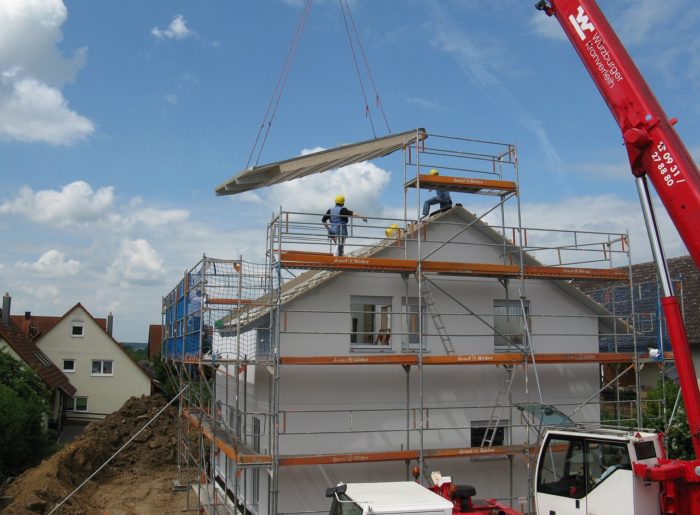 INS: Numărul autorizaţiilor de construcţie pentru clădiri rezidenţiale a scăzut cu 24% în primele şapte luni