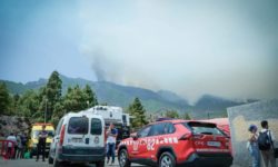 Spania: Mii de persoane evacuate din calea flăcărilor în Tenerife se întorc acasă după stabilizarea incendiului