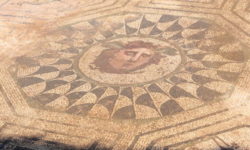 Un mozaic roman în stare excepţională, reprezentând-o pe gorgona Medusa, descoperit în Spania