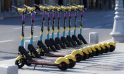 La Paris, trotinetele electrice de închiriat în regim de autoservire dispar de pe străzi