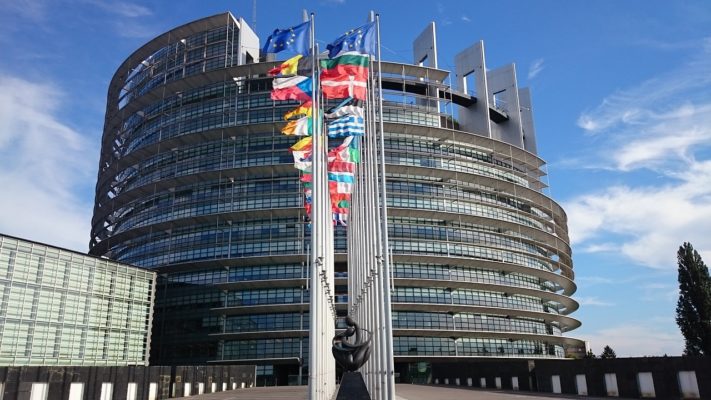 PE vrea ca cetăţenii europeni să poată cere despăgubiri atunci când sunt încălcate normele de poluare