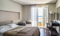 Statistică: Peste 871.000 de turişti nerezidenţi s-au cazat în hotelurile şi pensiunile din România, în S1