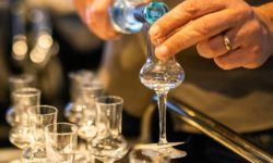 Covasna: Peste 500 de mostre înscrise la concursul de pălincă şi distilate din fructe Transylvanian Spirit 2