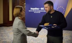 Ministrul Afacerilor Externe, Luminiţa Odobescu, a primit la Kiev Ordinul Prinţului Iaroslav cel Înţelept