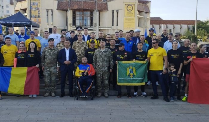 Mureş: Valentin Popa, medaliat cu argint la Jocurile INVICTUS de la Düsseldorf, între voluntarii Ştafetei Veteranilor