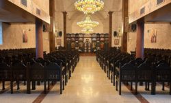 Parohia Ortodoxă Română „Sfântul Mare Mucenic Gheorghe” din Alcalá de Henares a încheiat proiectul de dotare cu 176 de strane fabricate în România