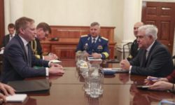 Ministrul Tîlvăr a discutat cu omologul britanic despre situaţia de securitate din regiunea Mării Negre