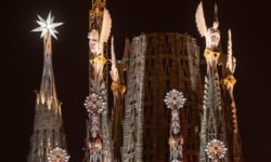 Sagrada Familia a celebrat finalizarea turnurilor evangheliştilor